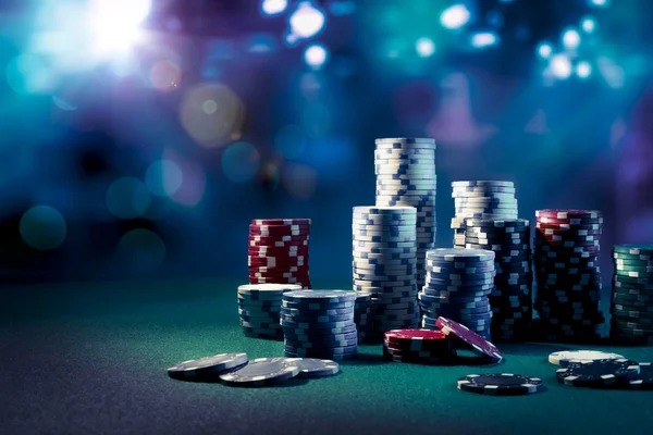 Sample Data Keluaran records showing blackjack and roulette outcomes with bet amounts and results